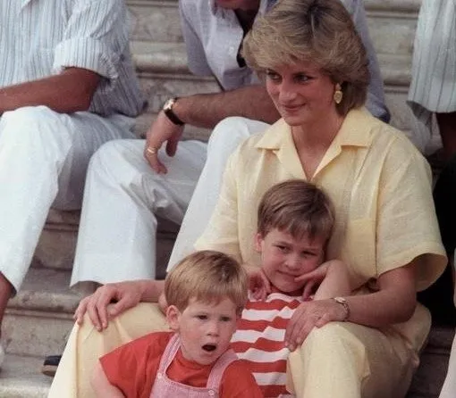 Prens Harry’nin itirafları dünyayı sarstı! 'Sünnet' sözleri olay oldu! 'Gerçek babası' Kral Charles değil mi?-13