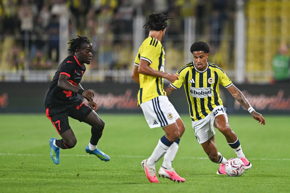 fenerbahcede-bir-ayrilik-daha-jayden-oosterwolde-romaya-imza-atacak-1787572460084.jpg Jayden Oosterwolde Fenerbahçe'de 112 maça çıktı