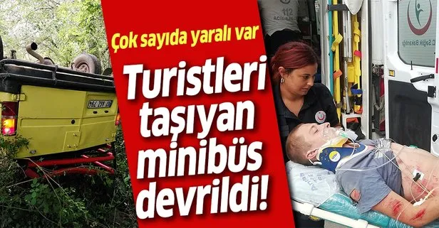 Antalya’da turistleri taşıyan minibüs devrildi! 1 ölü, 10 yaralı