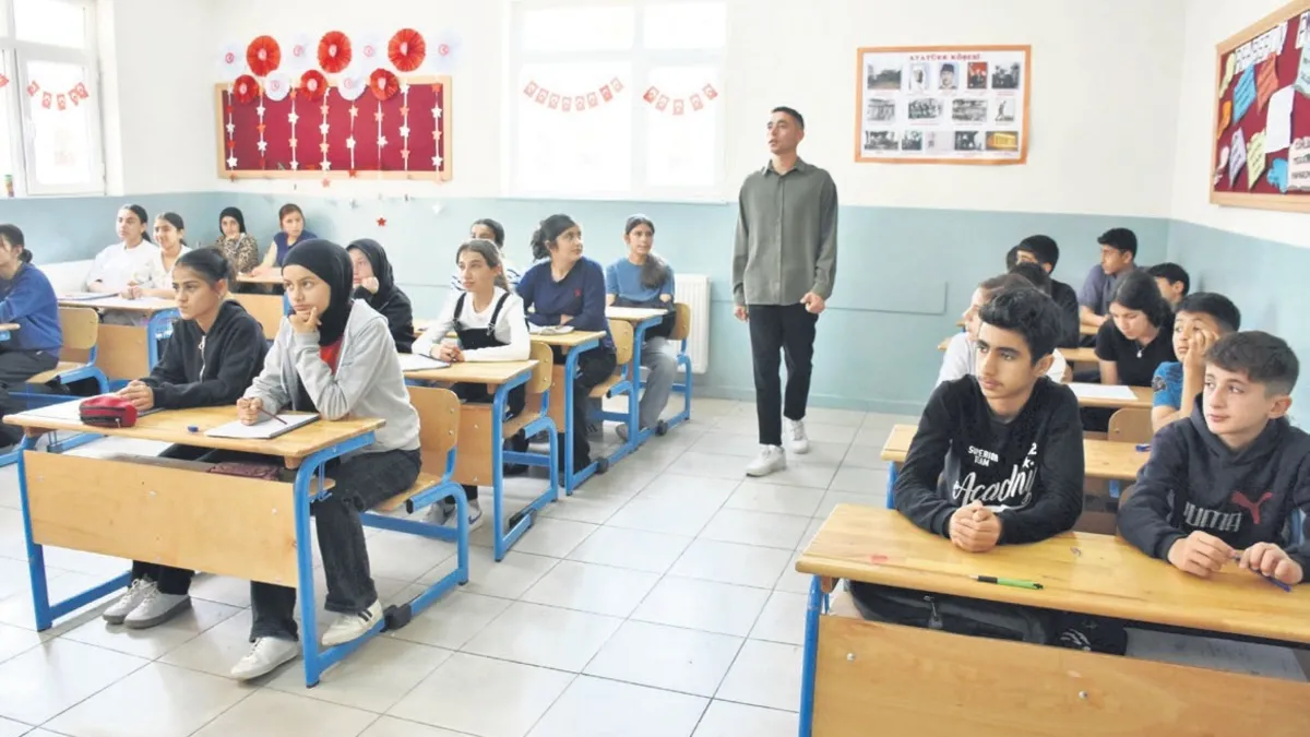 Sınırda eğitim seferberliği: Öğretmenlik mezunu askerler Şırnaklı öğrencileri üniversite ve liseye hazırlıyor