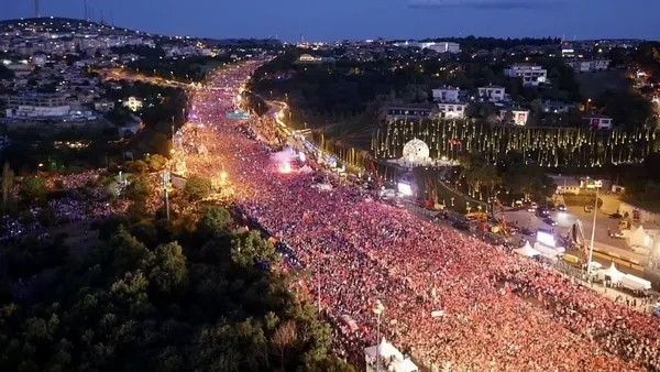Milyonlarca vatandaş 15 Temmuz Şehitler Köprüsü'nde-3