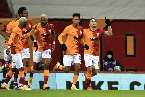 galatasaray-sivaspor-macinda-sakatlik-soku-ryan-donk-1615138602704.jpeg Galatasaray - Sivaspor maçında sakatlık şoku! Ryan Donk...-3