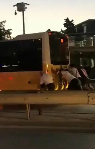 Her gün yolda kalan İETT otobüsleri için CHP'li İBB çözümü yasakta buldu! Şoförleri de tehdit etti: Yapanı işten atarız!