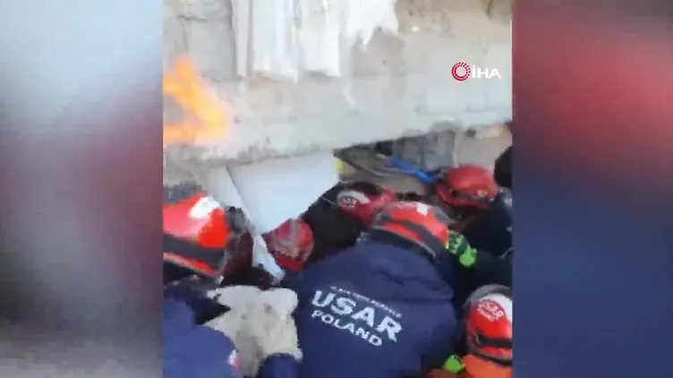 Polonyalı arama kurtarma ekibi enkaz altından bir kişiyi daha çıkardı