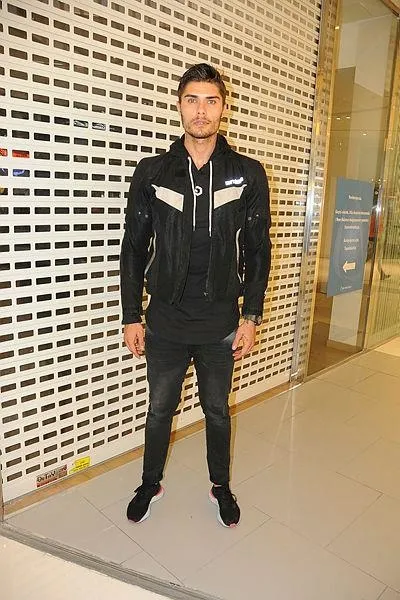 2020nin-en-guzel-ve-en-yakisikli-isimleri-belli-oldu-fahriye-evcen-ozgu-kaya-kivanc-tatlitug-ve-cagatay-ulusoy-1608158244059.jpeg 2020’nin en güzel ve en yakışıklı isimleri belli oldu! Fahriye Evcen, Özgü Kaya, Kıvanç Tatlıtuğ ve Çağatay Ulusoy...-5