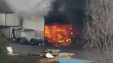 Boğazköy'de TIR tamirhanesi yangını kamerada!