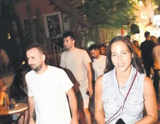 İki sevgili Alaçatı gecelerinde