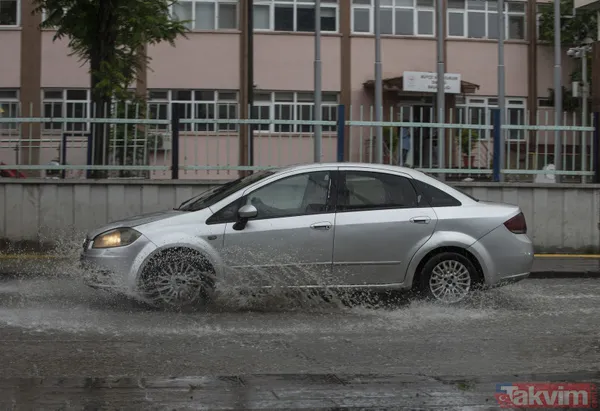 Ankara'da yağış sonrası sokaklar göle döndü! Vatandaşlar mağdur oldu iş yerlerini su bastı... - 13