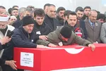 Isparta şehitleri son yolculuğuna uğurlandı! Acılı babadan yürek yakan sözler: Susun Taha uyuyor! Biri kardeşinin naaşının peşinden koştu diğeri oğluna ağıt yaktı