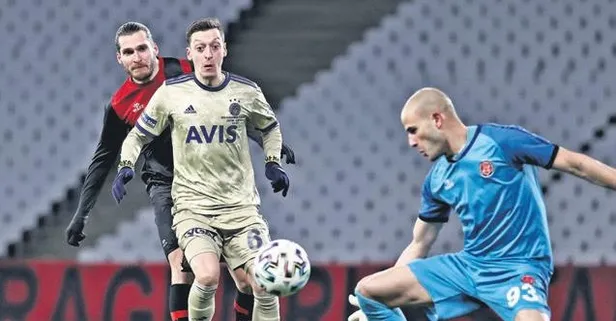 İdlib’deki çocukları unutmadı: Mesut Özil gönülleri fethetti