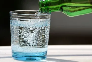 Kilo vermek için maden suyu için