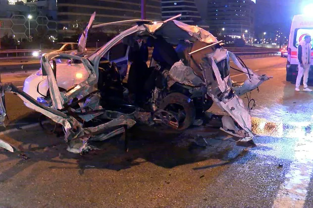 Ümraniye'de trafik kazası: 1 ölü 2 yaralı