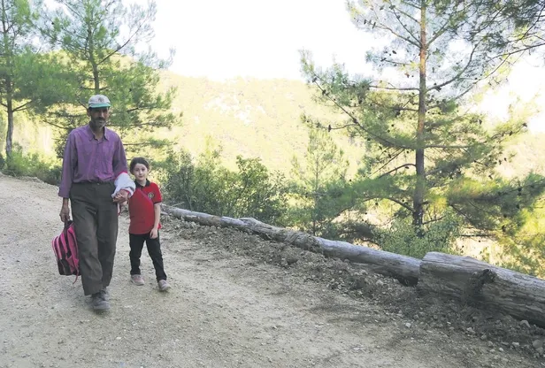 Muğla'da bir baba kızının okula gidebilmesi için veresiye yol yaptırdı-3