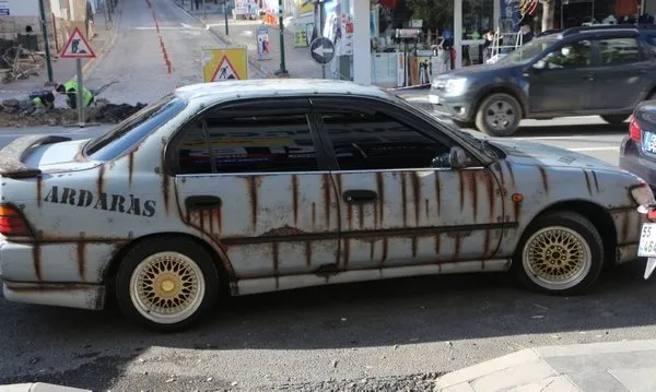 hurda-degil-canavar-gorunusu-sizi-aldatmasin-1996-model-toyota-corollayi-goren-bir-kez-daha-bakiyor-1608049672144.jpg Hurda değil canavar görünüşü sizi aldatmasın! 1996 model Toyota Corolla'yı gören bir kez daha bakıyor-8