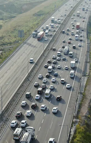 Tam kapanma öncesi İstanbul'dan kaçış başladı! Trafik kilitlendi