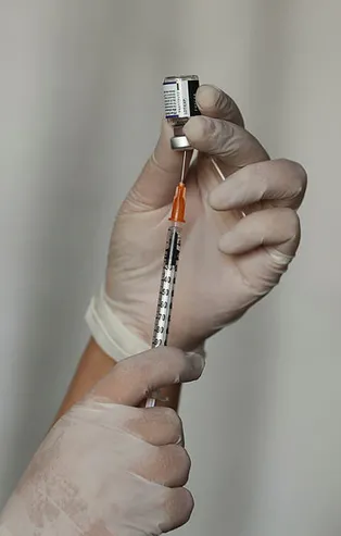 Pfizer-BioNTech Omicron'a karşı daha etkili aşı geliştirdiğini duyurdu