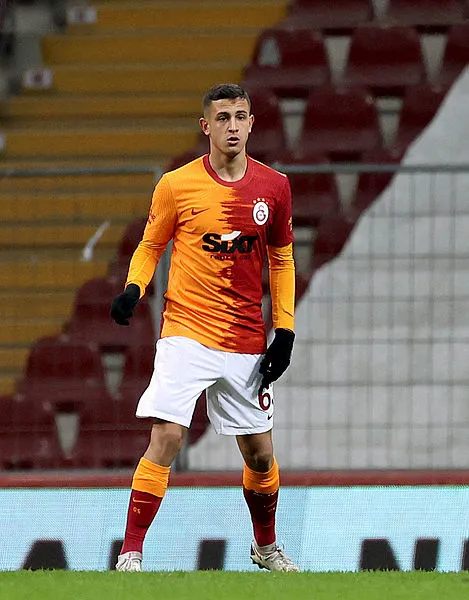 galatasarayin-genc-futbolcusu-bartug-elmaz-da-gidiyor-1642598991242.jpg