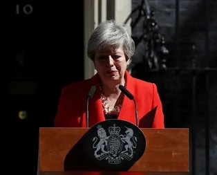 Theresa May, ağlayarak istifa etti