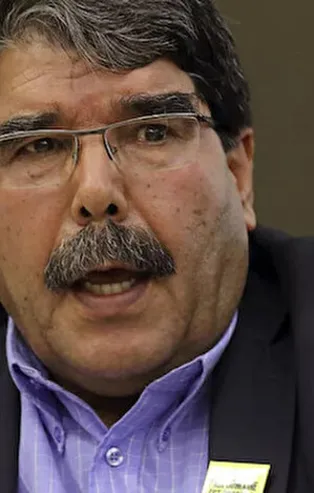 PYD'nin sözde lideri Salih Müslim Pençe - Kılıç operasyonunun ardından dünyadan yardım dilendi: Ayn-el Arab'tan Kandil'e kadar hedefteyiz!