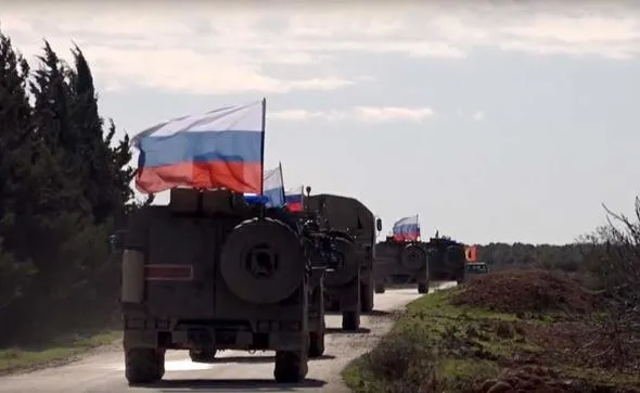 Son dakika: AA görüntüledi! Rus askerleri ile YPG'lilerden Münbiç'te ortak devriye-5