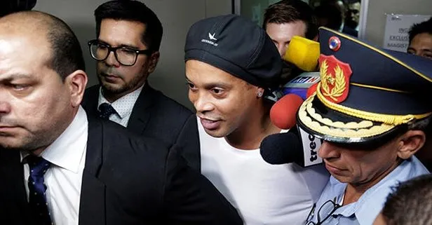 Son dakika haberi... Brezilyalı eski yıldız futbolcu Ronaldinho Paraguay’da tutuklandı!