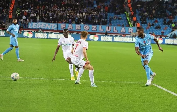 firtina-moral-tazeledi-trabzonspor-zorlu-rakibi-antalyayi-iki-golle-gecmeyi-basardi-1675278531682.jpeg