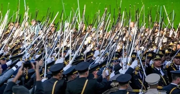 Gardırop Atatürkçüleri'nin vesayet özlemi! Kılıçlı korsan yeminle doğan 'disiplin' tartışmaları... Toplumun yanıt beklediği 4 soru