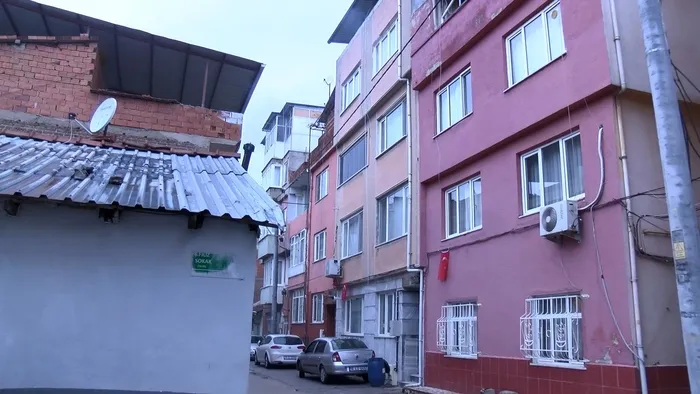 Bursa'da kıskançlık cinayeti! Arkadaşını öldürüp cesedini streçle sardı, yaralı sevgilisine 21 gün boyunca tecavüz etti-2
