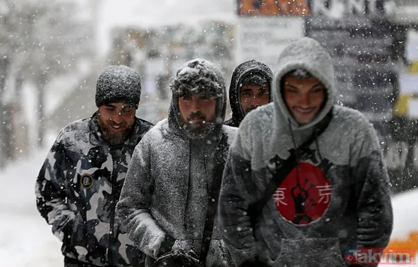 Van: 569 Yerleşim Yerine Ulaşım Yok Van'da etkisini artıran kar yağışı nedeniyle 569 yerleşim yerinin yolu ulaşıma kapandı. Büyükşehir Belediyesine bağlı Yol...