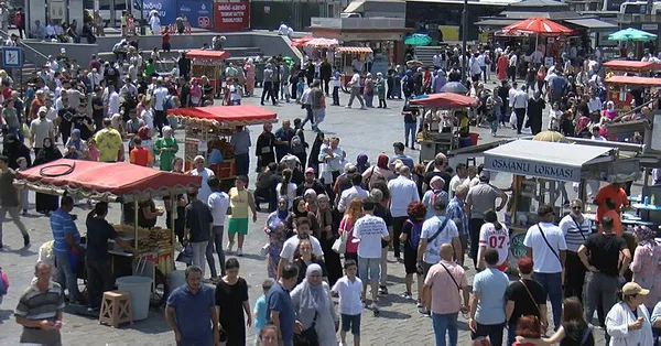 Eminönü'nde vapur kuyruğu! Binlerce kişi akın etti - Takvim