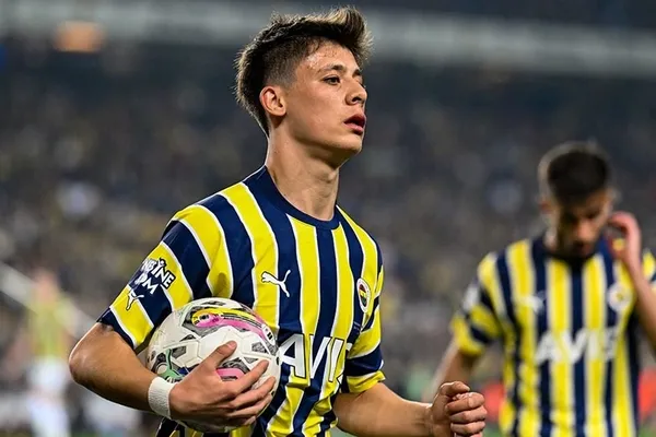 avrupanin-devleri-arda-gulerin-kararini-bekliyor-yildiz-oyuncunun-1-yil-daha-fenerbahcede-kalmasi-da-gundemde-1688331002009.jpeg