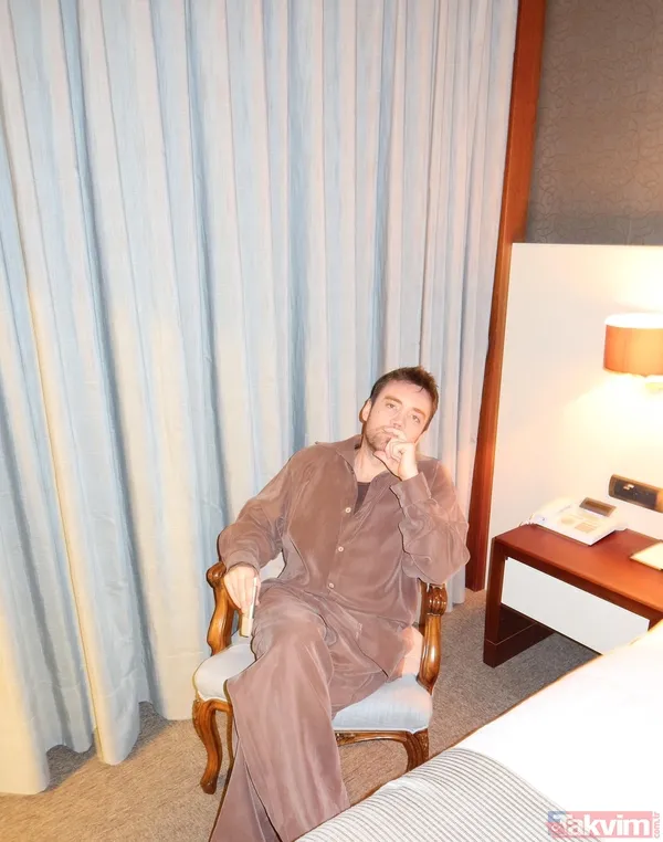 Murat Dalkılıç pantolonundaki ıslaklığı açıkladı: “Annem sahnede altıma yaptığımı zannetmiş” - 1