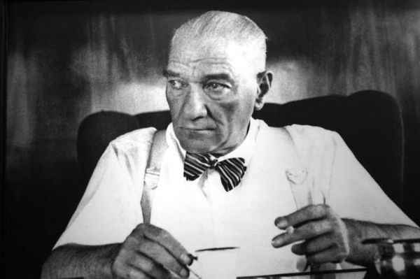 en-guzel-ataturk-fotograflari-10-kasim-ataturku-anma-gunu-ataturk-resimleri-1604989014280.jpg