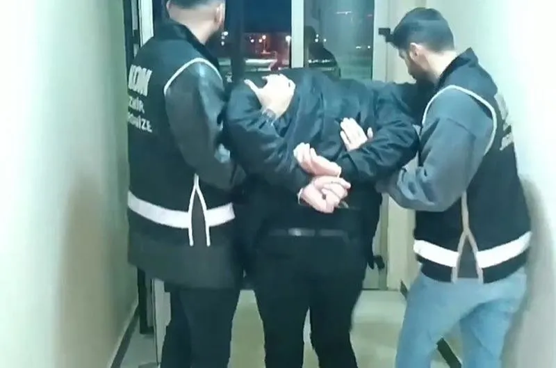 Şirketin sahipleri böyle gözaltına alındı. (İHA)