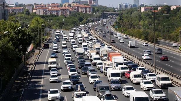 FSM Köprüsü'nde intihar girişimi! Trafik durma noktasına geldi!-2