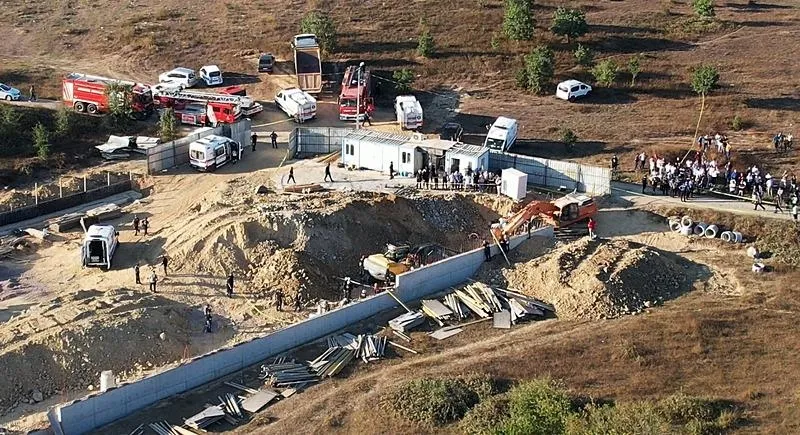 Tuzla’daki bir şantiyede çökme meydana geldi: 2 işçi hayatını kaybetti | Savcılık olaya ilişkin soruşturma başlattı-4