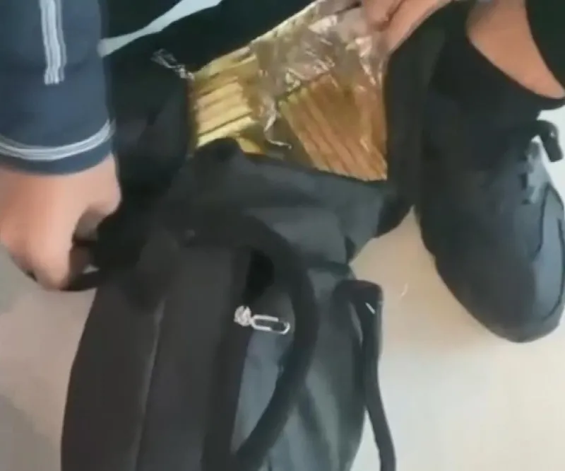 Son dakika: İstanbul Havalimanı'nda bebek arabasından külçe altın çıktı! İsrail uyruklu 2 kişi gözaltına alındı-5