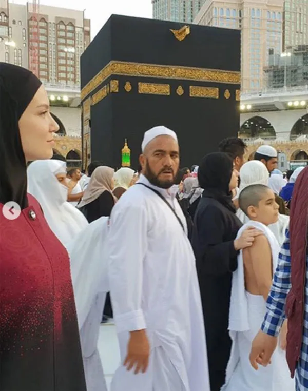 Ünlü sunucu Pelin Çift yeni yılı Mekke'de karşıladı! Pelin Çift kimdir?-4