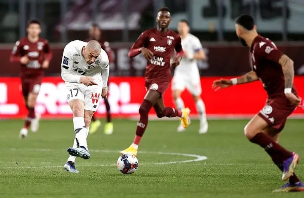 fransa-ligue-1de-lille-burak-yilmaz-ve-zeki-celikin-attigi-gollerle-galip-geldi-1618004127536.jpeg Fransa Ligue 1'de Lille Burak Yılmaz ve Zeki Çelik'in attığı gollerle galip geldi!-2