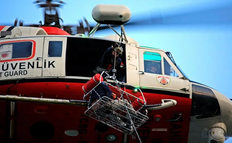 antalyada-teleferikte-mahsur-kalan-anne-ve-kizi-dehset-anlarini-anlatti-olecegiz-diye-dusunmeye-basladim-1713115141447.jpeg Antalya'da teleferikte mahsur kalan anne ve kızı dehşet anlarını anlattı: 'Öleceğiz' diye düşünmeye başladım-5
