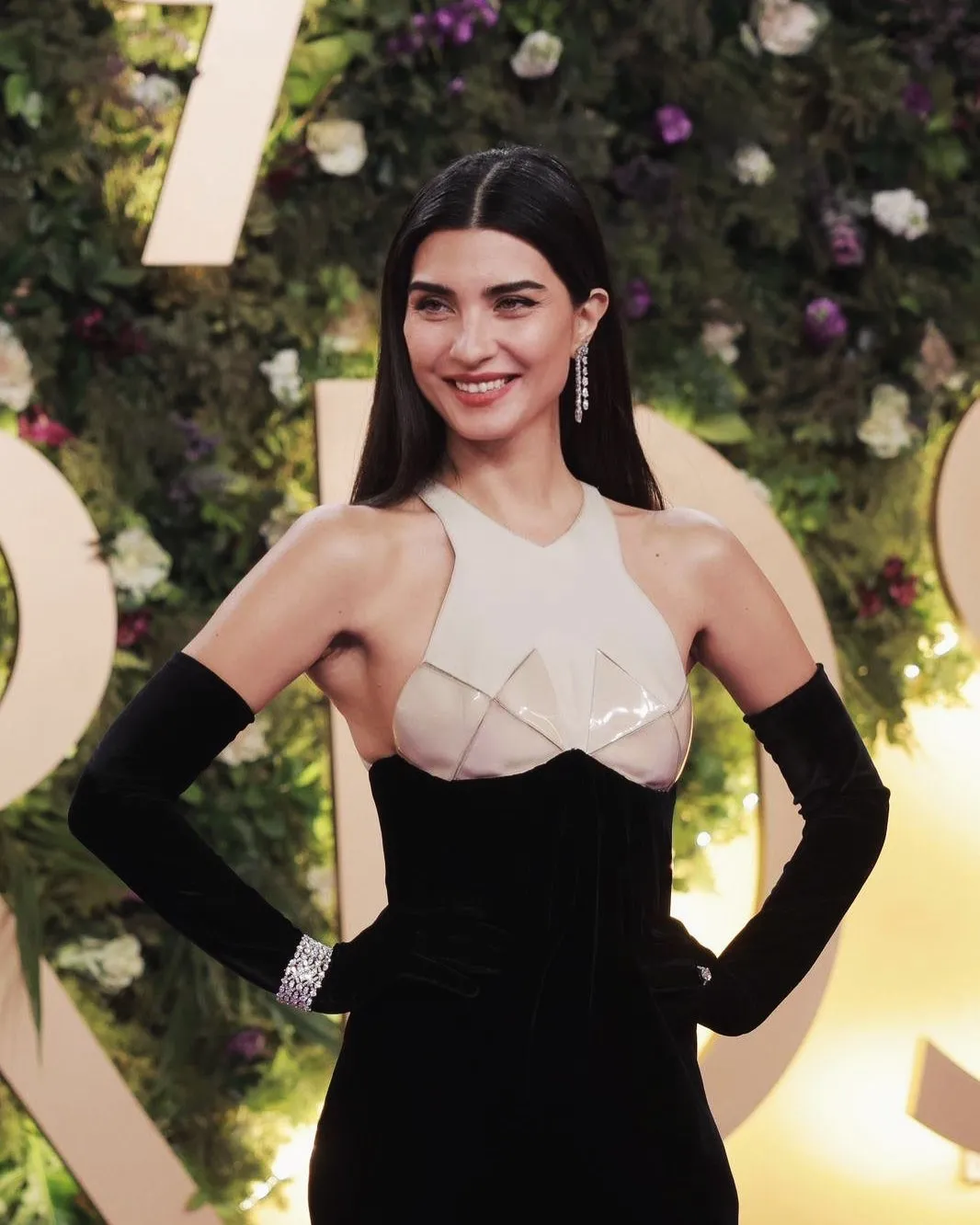 Paris Moda Haftası’nda Tuba Büyüküstün rüzgarı! Güzelliğiyle büyüledi: Bir rüyanın içindeymişim gibi hissettim! - 5