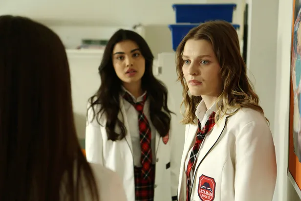 vefat-haberi-kardeslerimi-yikip-gecen-halit-ozgur-sari-yeni-adresi-yalniz-kurtta-sovunu-yapacak-1640369142991.jpg Yalnız Kurt'ta şovunu yapacak! Vefat haberi Kardeşlerim'i yıkıp geçen Halit Özgür Sarı yeni dizisiyle dönüyor-2