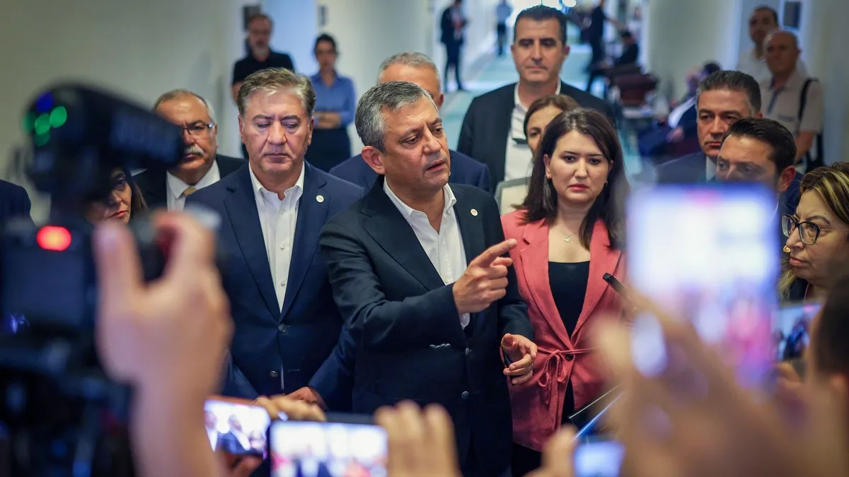 Çerçeve Yasa oylaması öncesi Yeni Parti'de derin kriz! Özel'den "kapalı" karar... Kimisi destekliyor kimisi "hayır" inadında