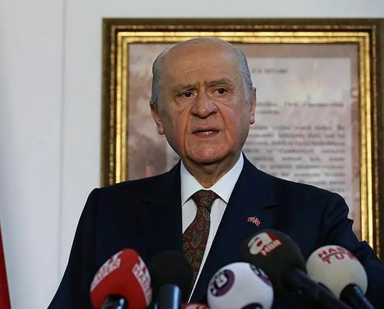 Bahçeli 10 ilçe başkanını görevden aldı