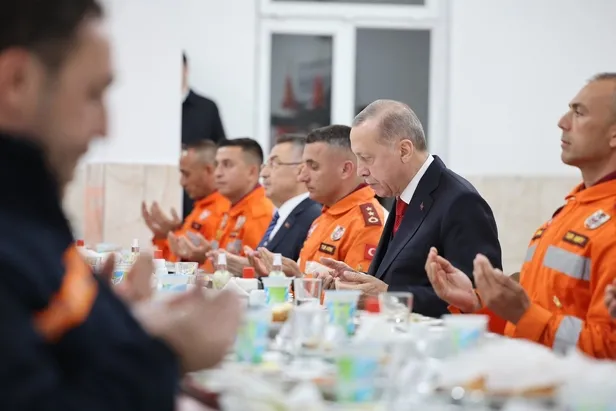 baskan-erdogan-savunma-sanayi-projelerimizi-siyasi-ve-ekonomik-gucumuzun-tamamlayicisi-haline-getirme-safhasin-1680034573677.jpeg Başkan Erdoğan: Savunma sanayi projelerimizi siyasi ve ekonomik gücümüzün tamamlayıcısı haline getirme safhasındayız-4