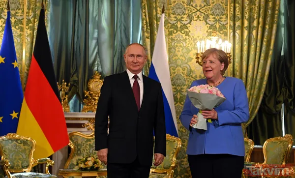 SON DAKİKA: Rusya Devlet Başkanı Putin Almanya Başbakanı Angela Merkel'e çiçek verdi - 22