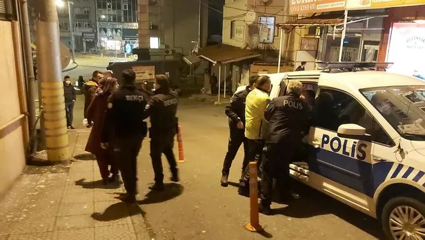 zonguldakta-olayli-gece-takip-ettigi-kocasini-bir-kadinin-evinde-yakalayinca-ortaligi-birbirine-katti-1616878417753.jpeg Zonguldak'ta olaylı gece! Takip ettiği kocasını bir kadının evinde yakalayınca ortalığı birbirine kattı-4