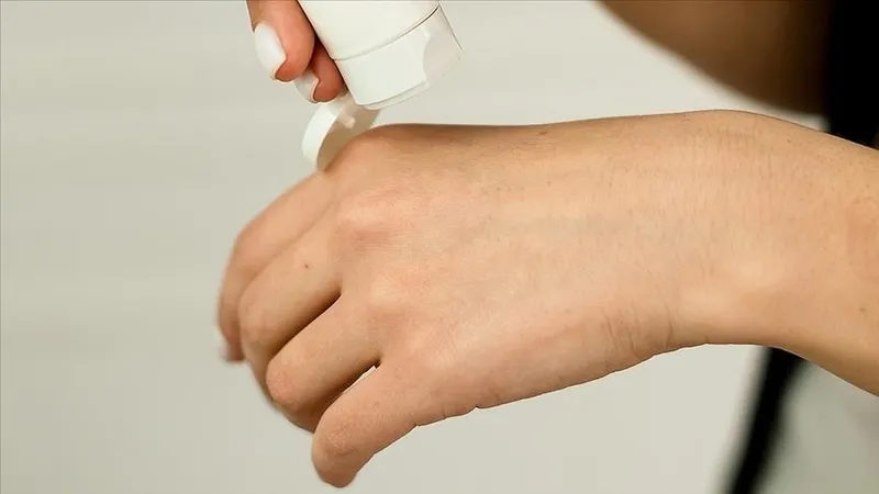 deodorant-3-gun-boyunca-kalici-olacak-bu-sekilde-kullanilirsa-ter-kokusundan-eser-kalmayacak-koltuk-altini-mis-1709238122867.jpg Bu şekilde kullanılırsa ter kokusundan eser kalmayacak! Deodorant 3 gün boyunca kalıcı olacak! Koltuk altını mis gibi yapan formül-4