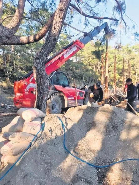 Doğa düşmanları, bu kez İnceburun Koyu'nu hedef seçti: İş makineleri ile bölgeye beton dökerken enselendiler-2