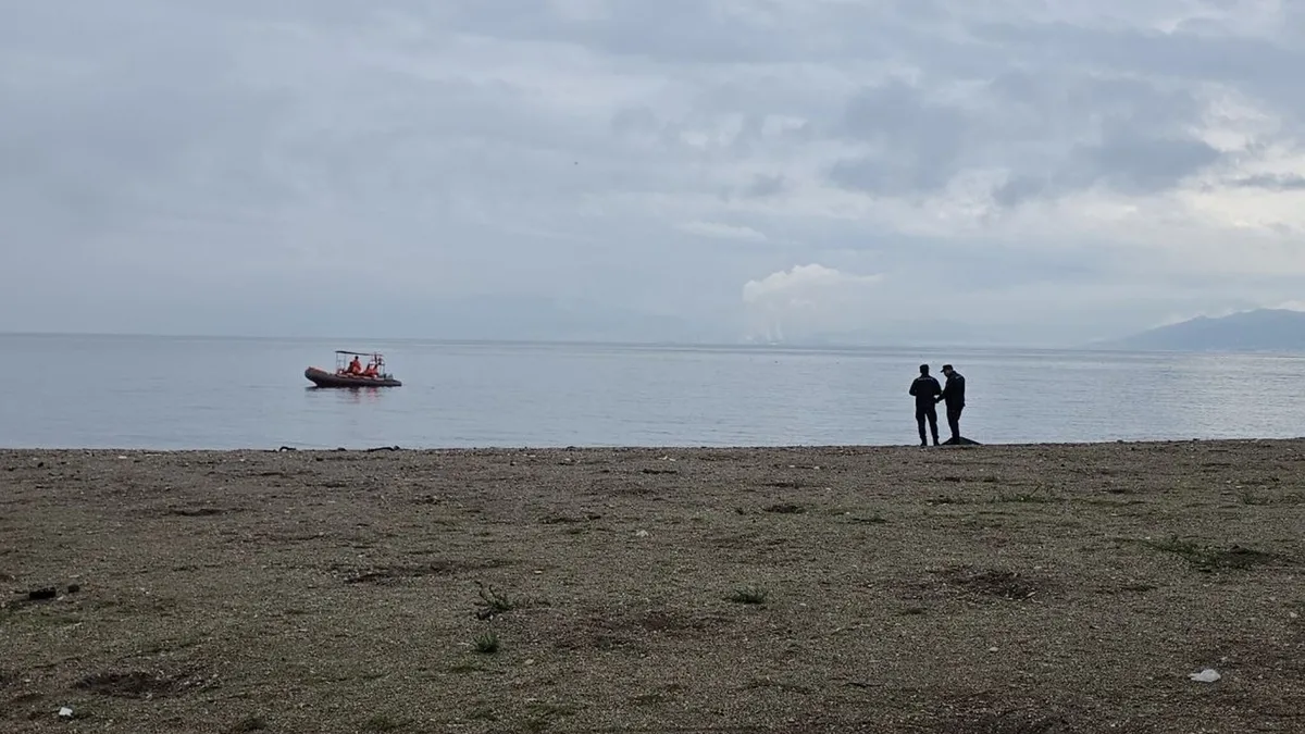 sabah-kosusunda-soku-yasadi-mudanyada-sahilde-erkek-cesedi-1793091347033.jpeg Mudanya'da sahile vurmuş erkek cesedi bulundu (Foto: İHA)